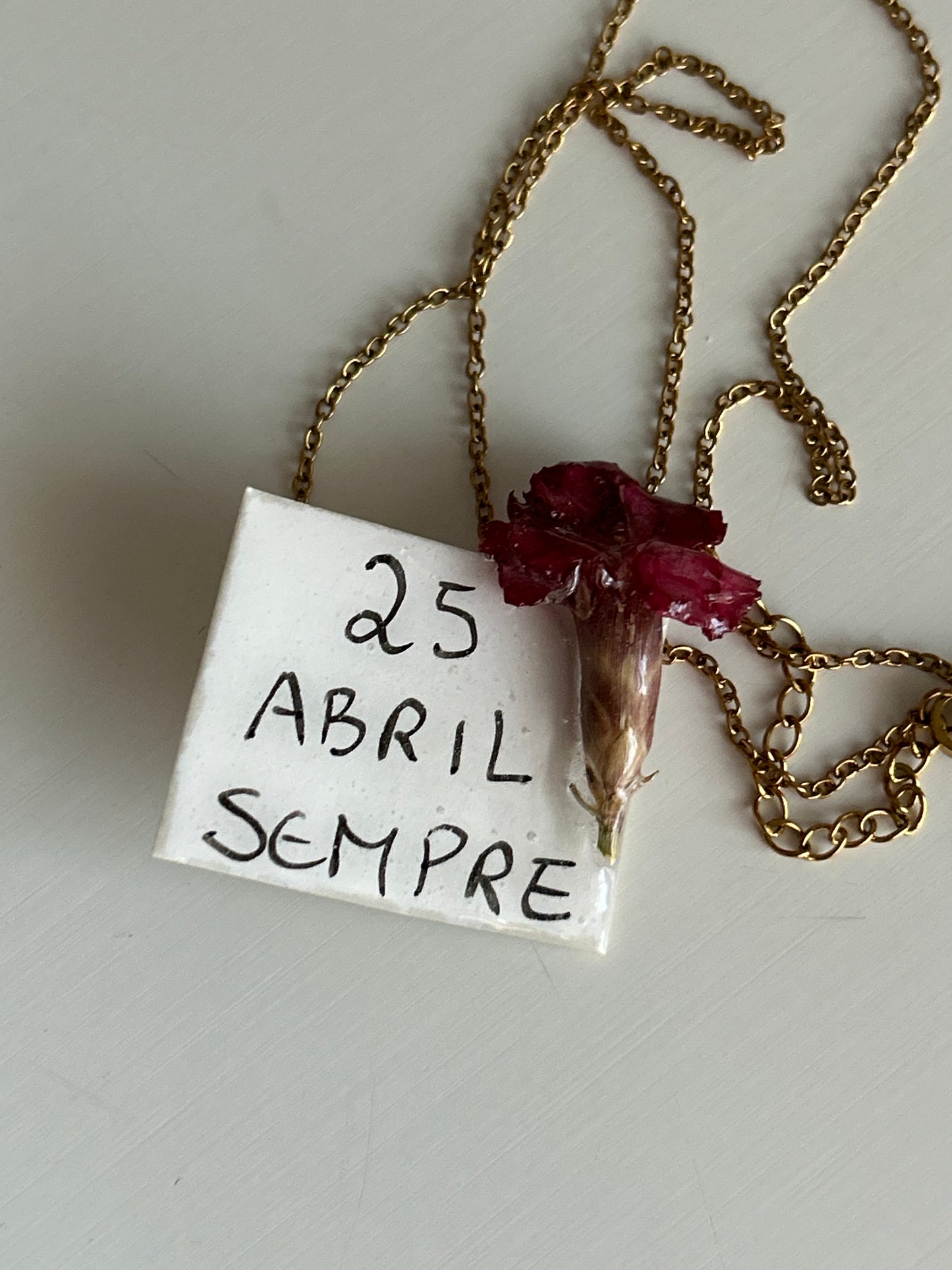 colar mini cravo + frase