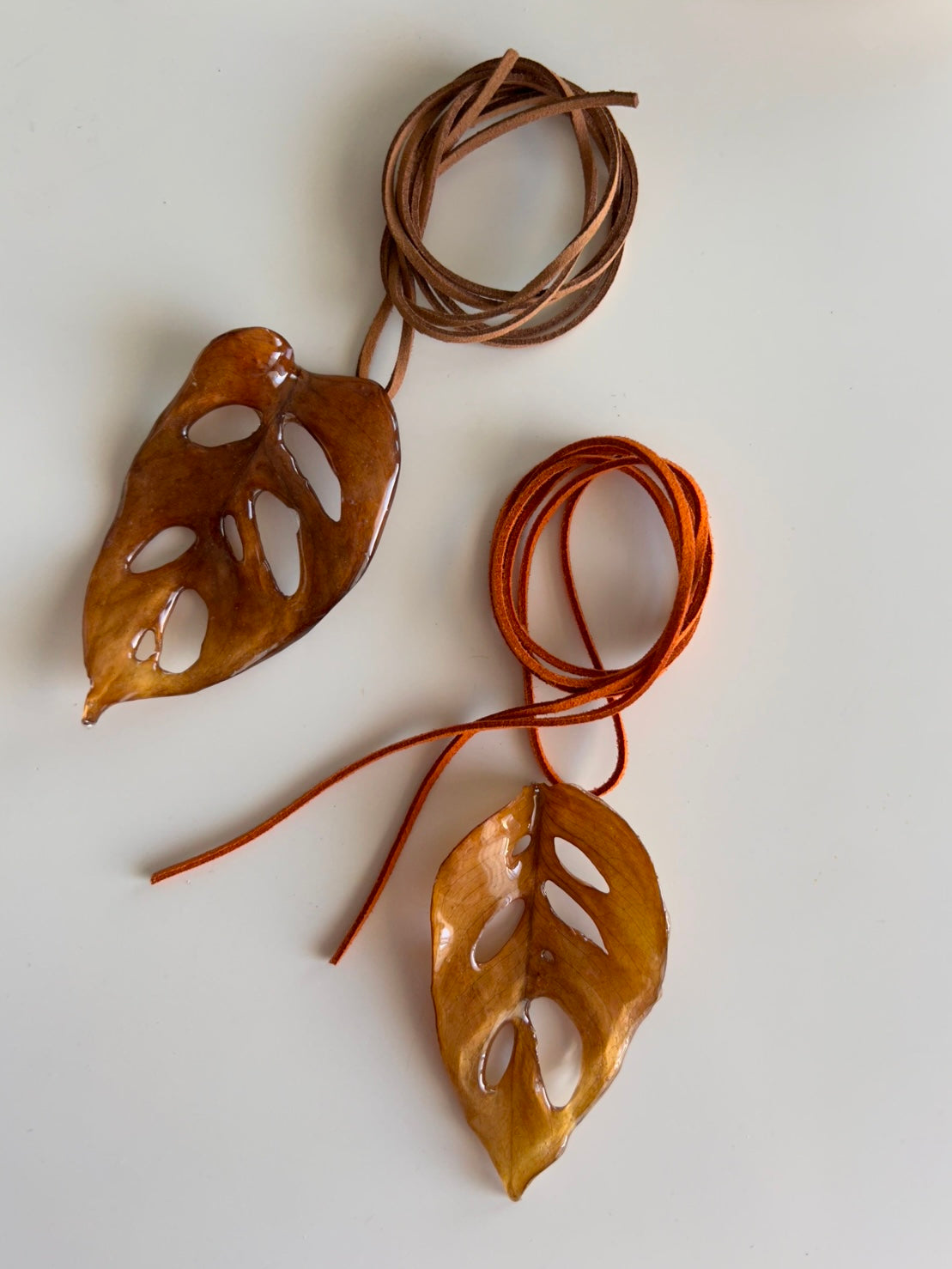monstera leaf choker