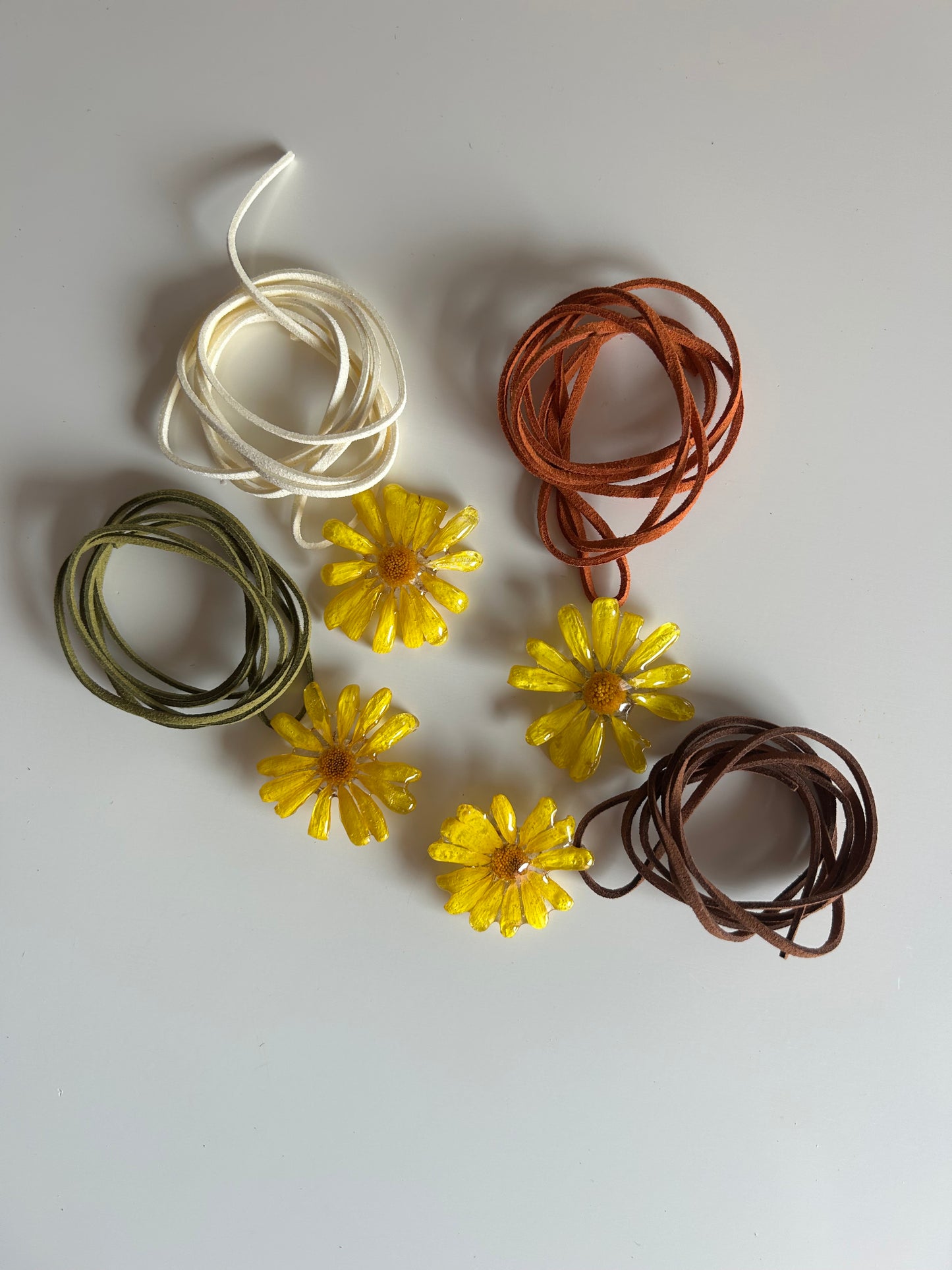 daisy choker