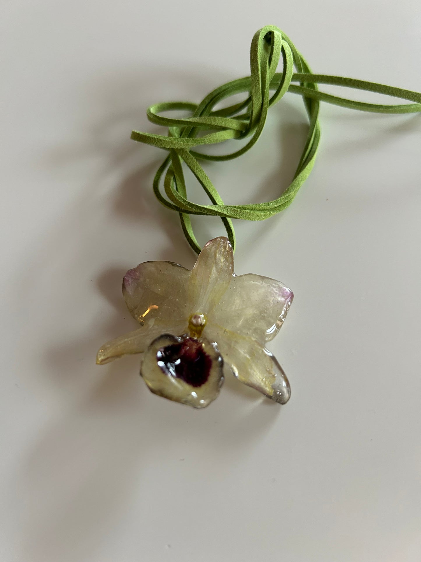 mini dendrobium choker