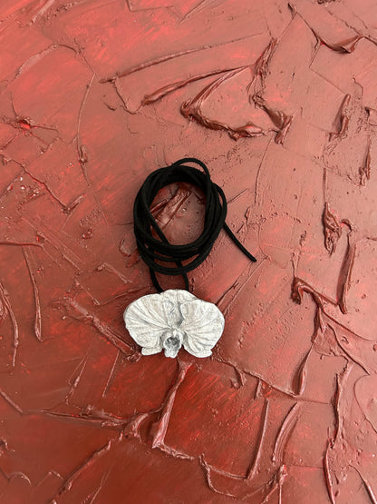 silver phalænopsis choker