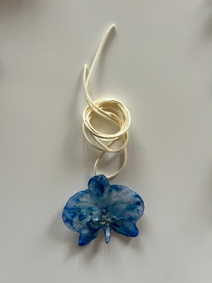 blue moth orchid choker