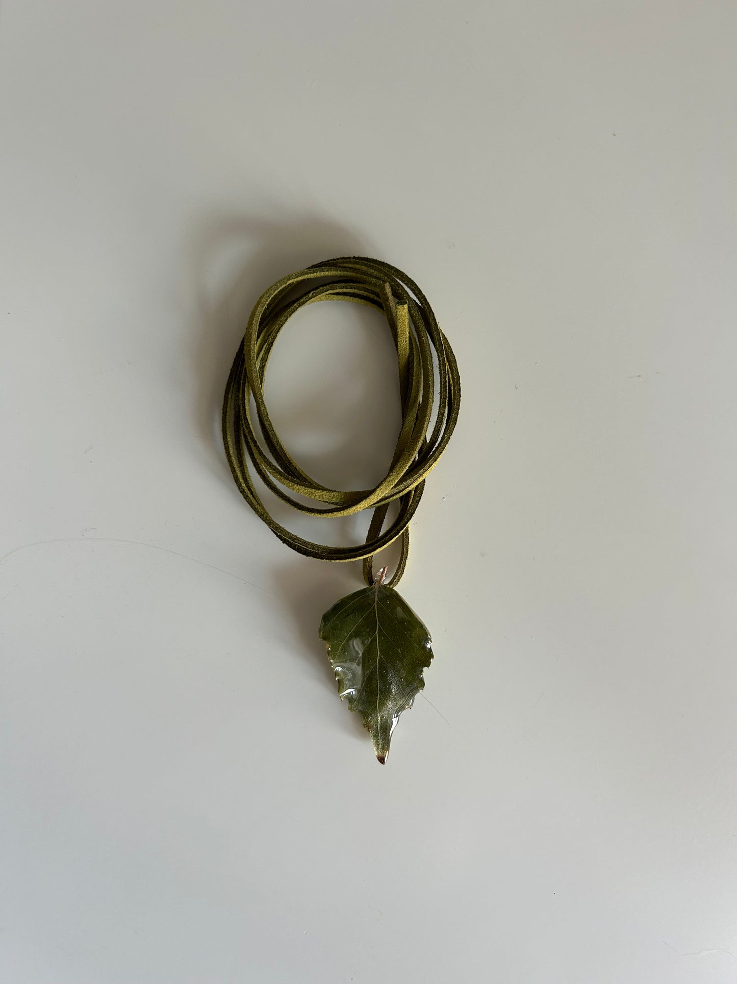 mini green leaf choker