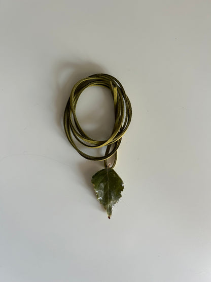 mini green leaf choker