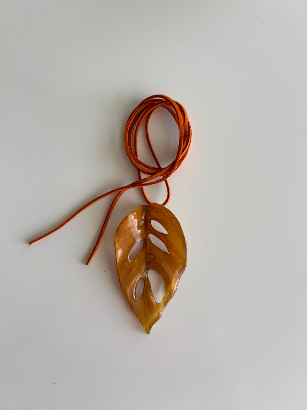 monstera leaf choker
