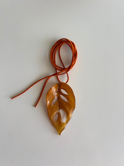 monstera leaf choker