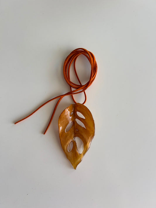 monstera leaf choker