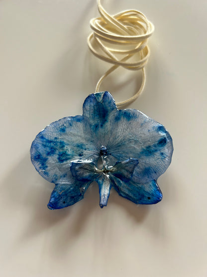 blue moth orchid choker