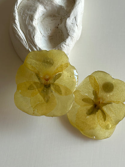 pansy stud earrings