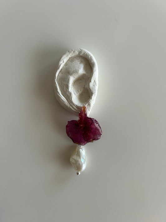 azelea petals stud earrings