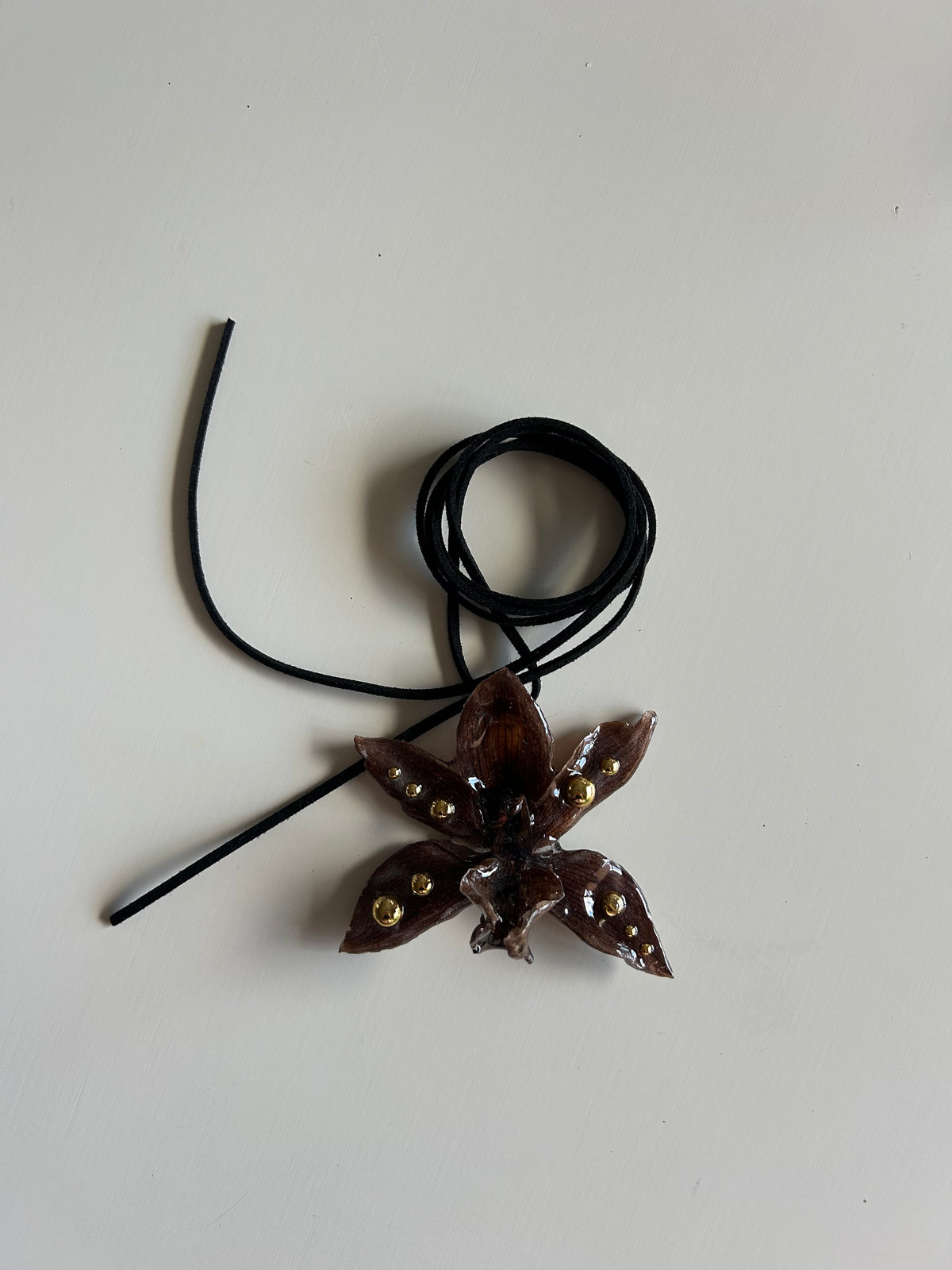 cym orchid choker