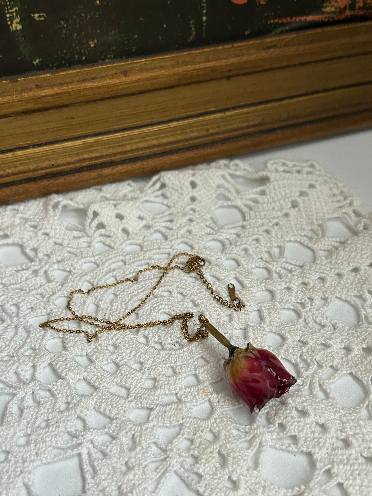 rosa gold necklace