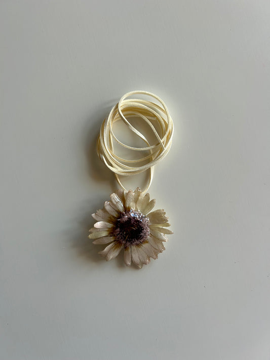 gerbera choker