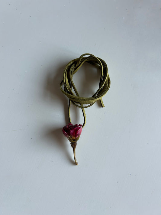 rosa choker