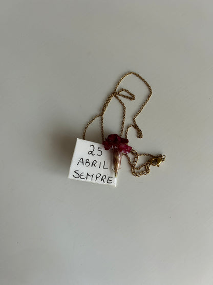 colar mini cravo + frase