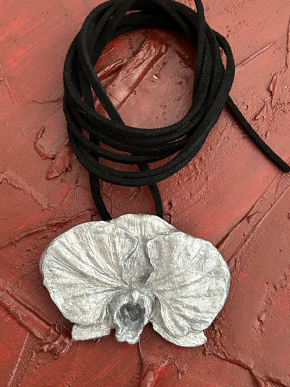 silver phalænopsis choker