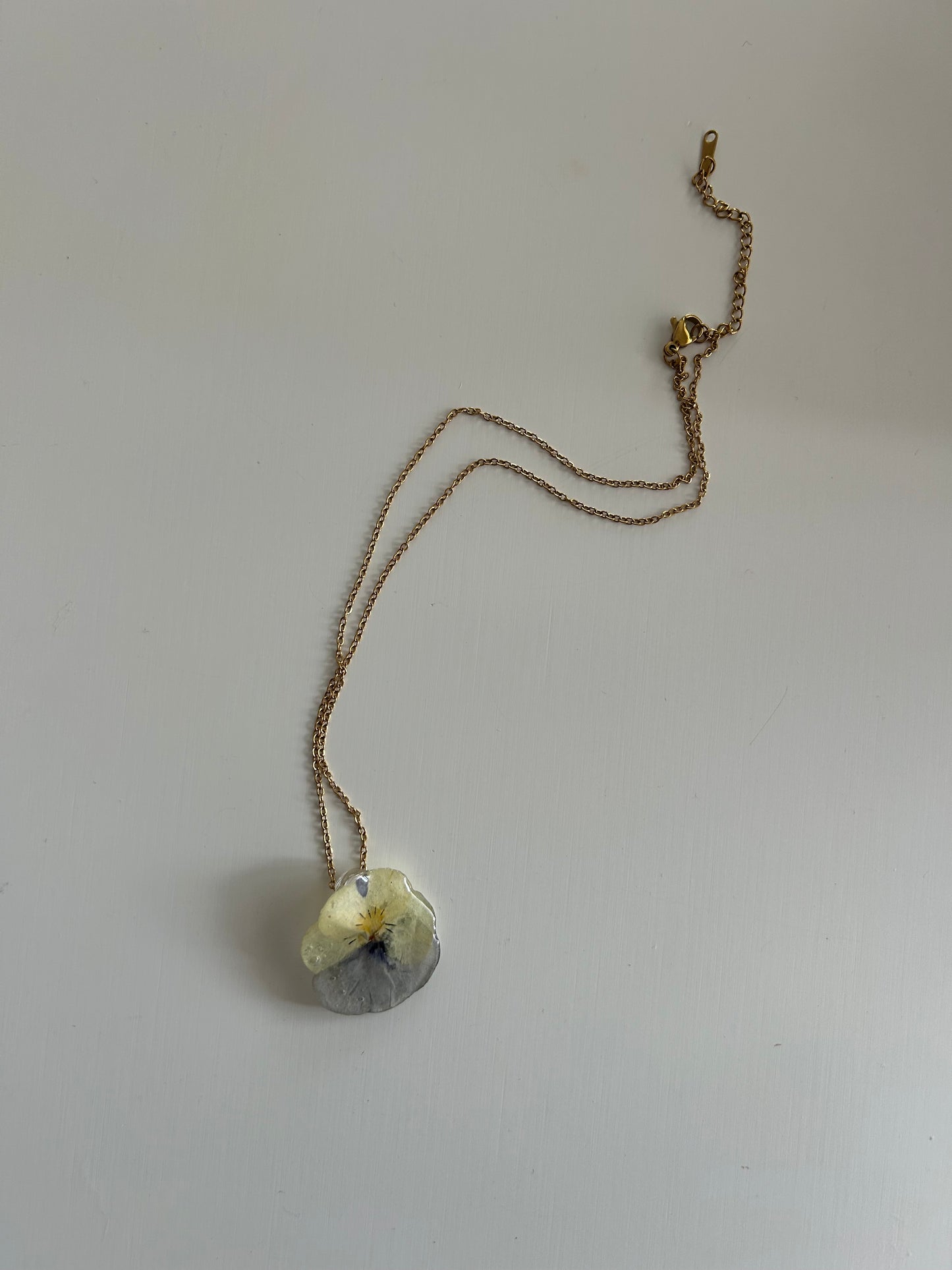 pansy gold necklace