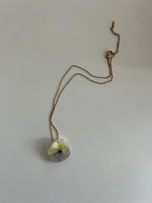 pansy gold necklace