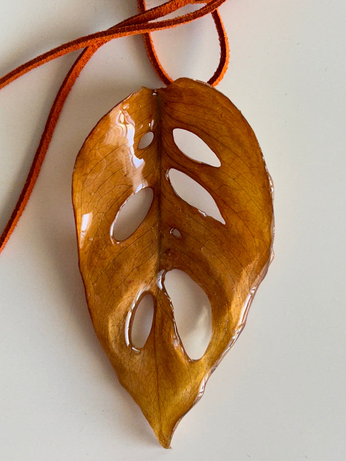 monstera leaf choker