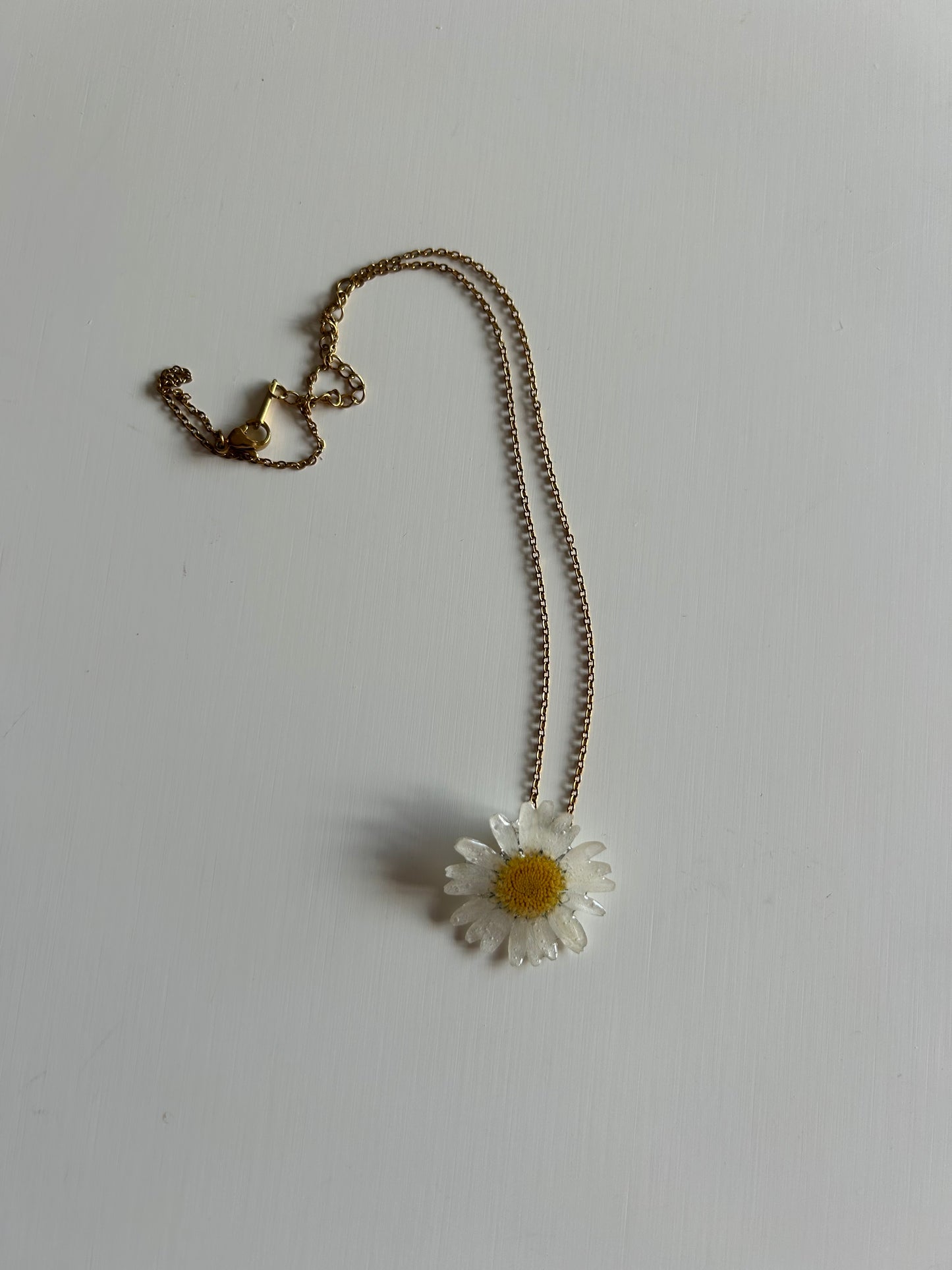 daisy gold necklace