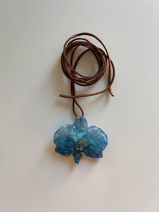 blue moth orchid choker