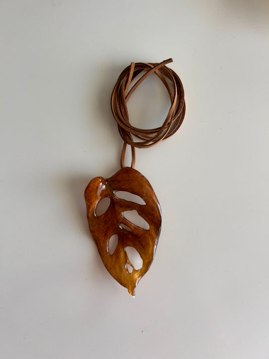 monstera leaf choker