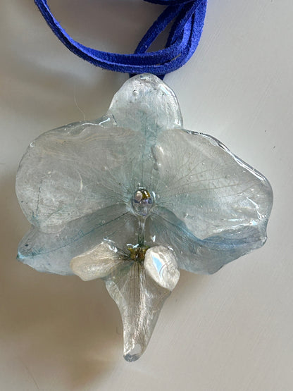 blue moth orchid choker