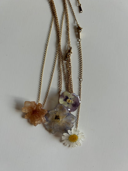 pansy gold necklace