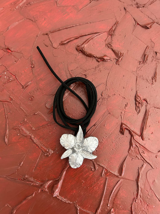silver cattleya choker