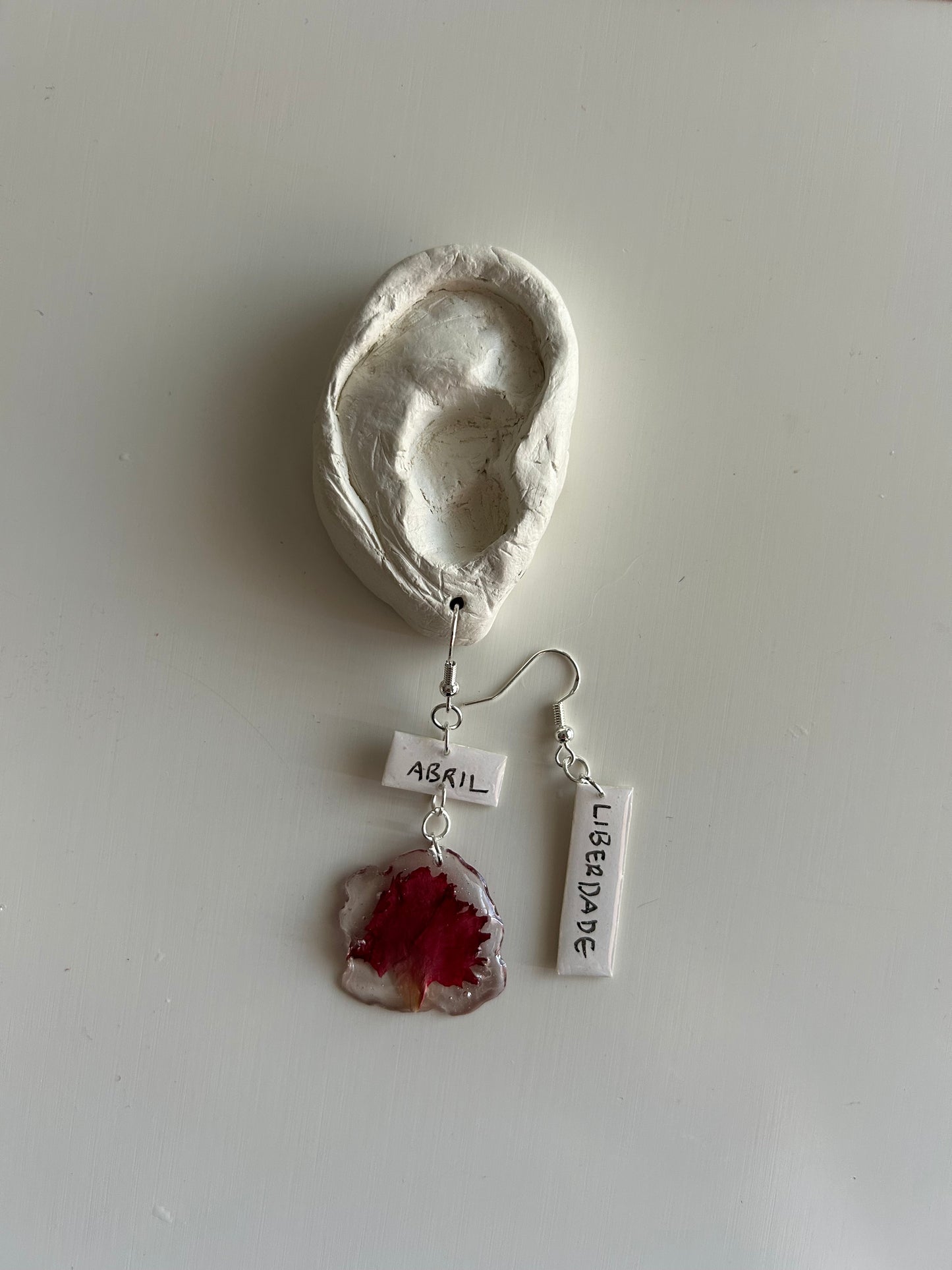 brincos abril + liberdade