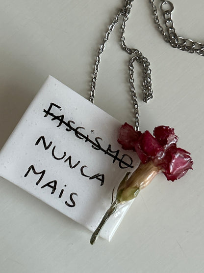 colar mini cravo + frase