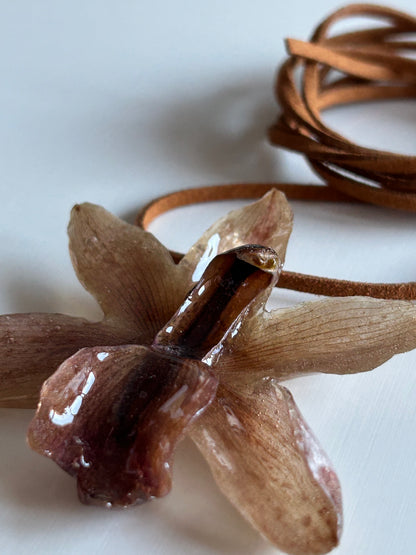 brown cymbidium choker