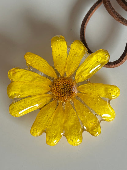 daisy choker