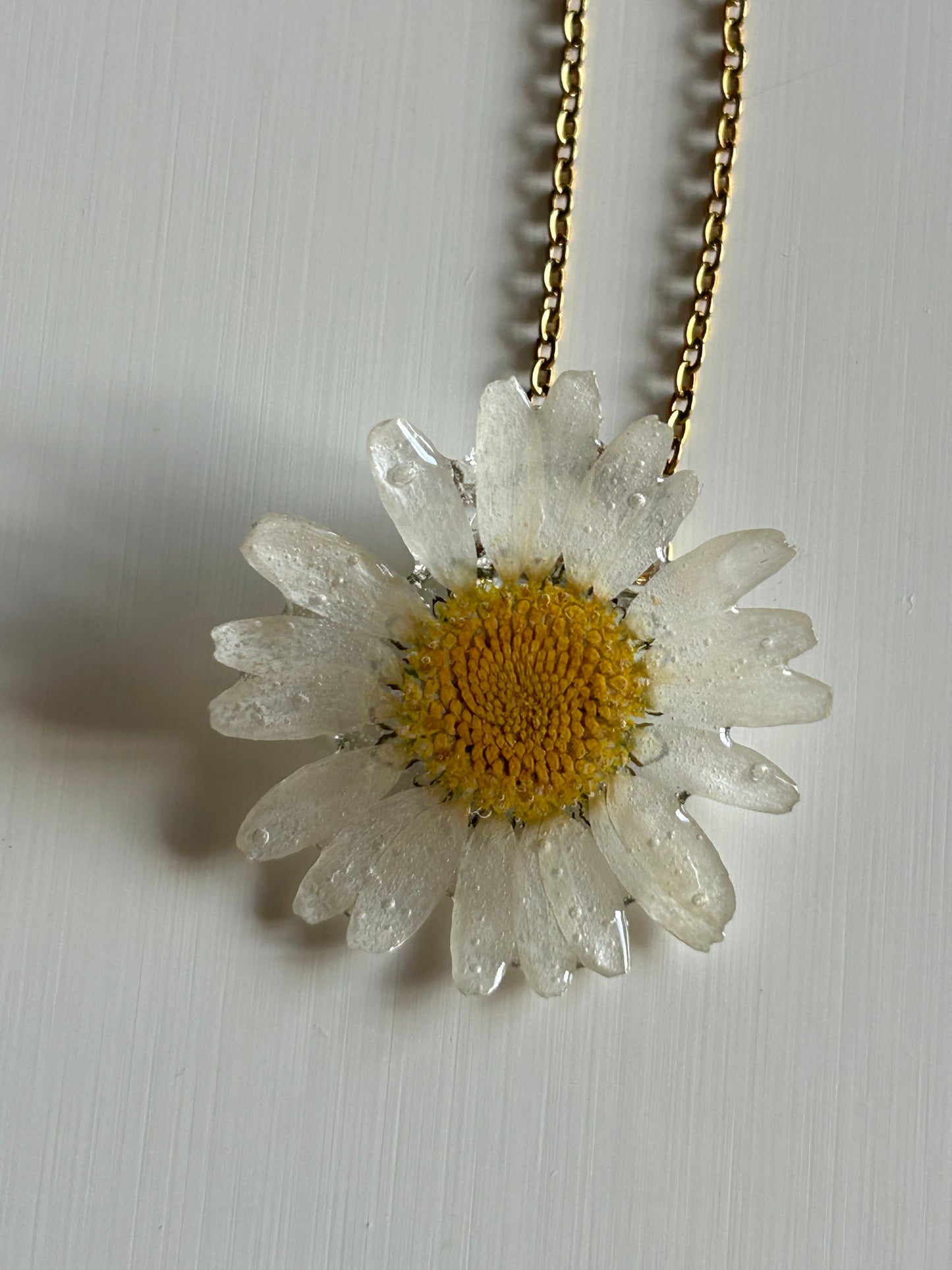 daisy gold necklace