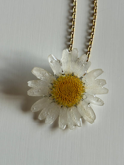 daisy gold necklace