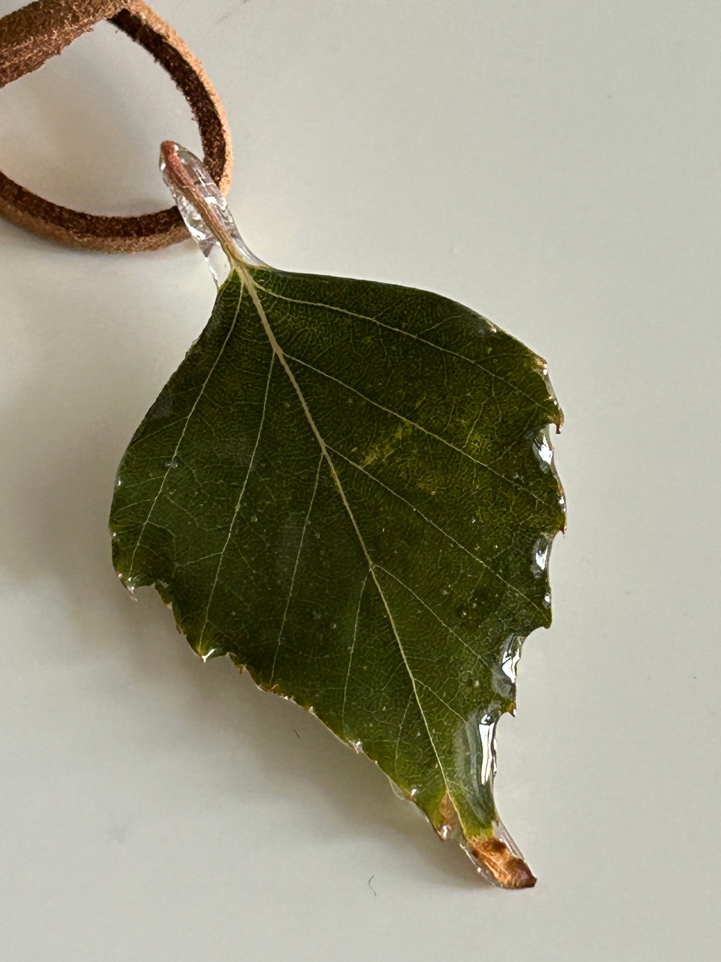 mini green leaf choker