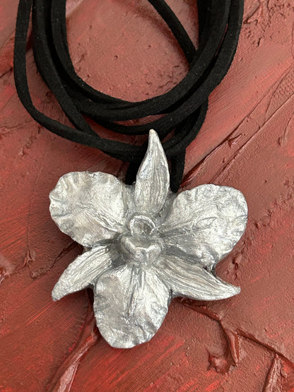 silver cattleya choker