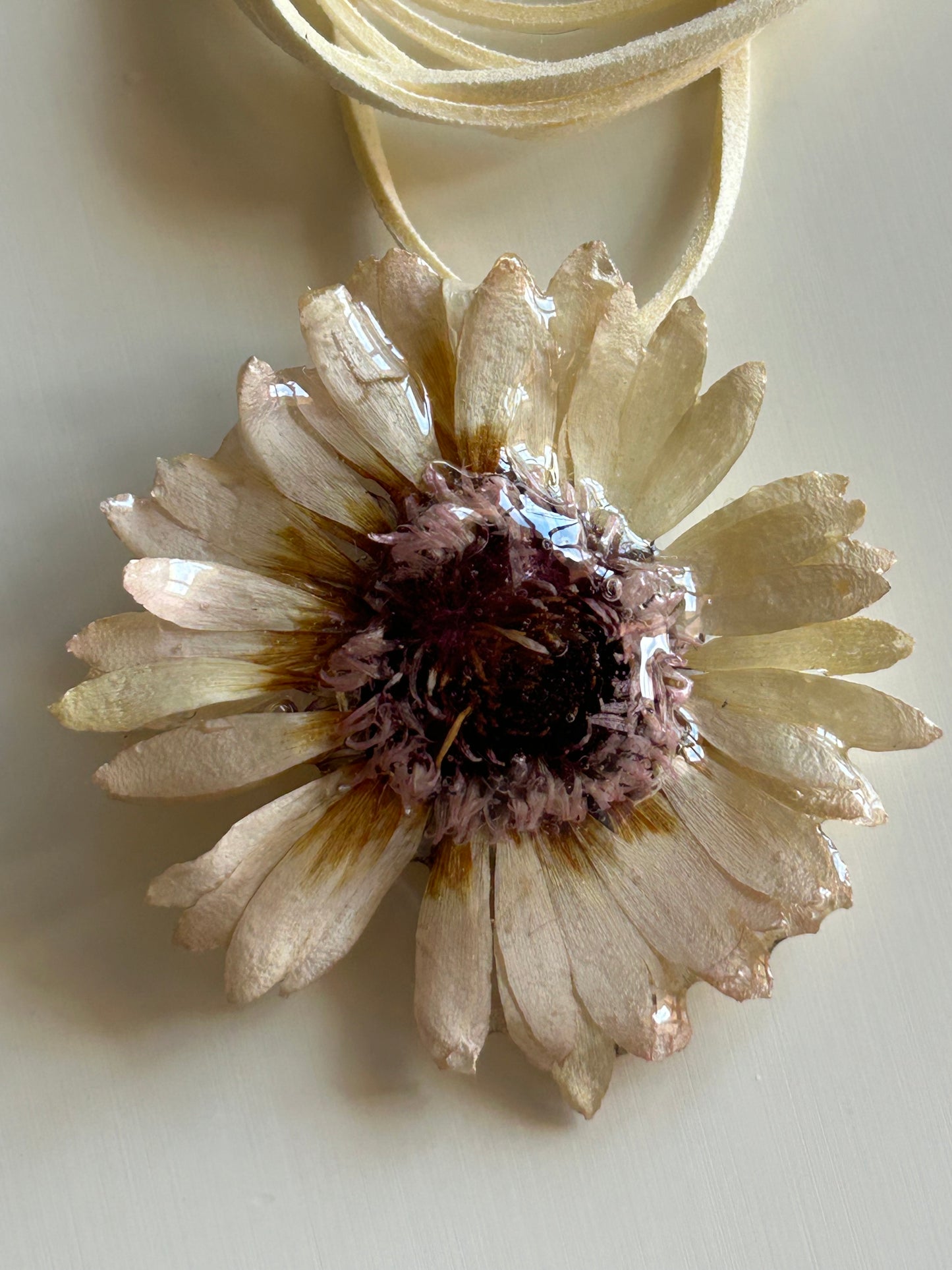 gerbera choker