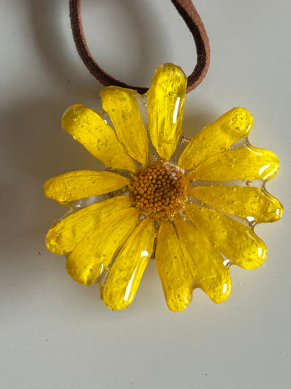 daisy choker