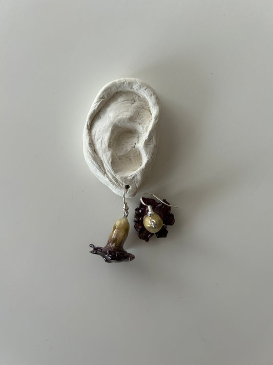 brincos cravinas vermelhas