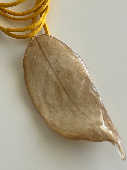 leaf choker