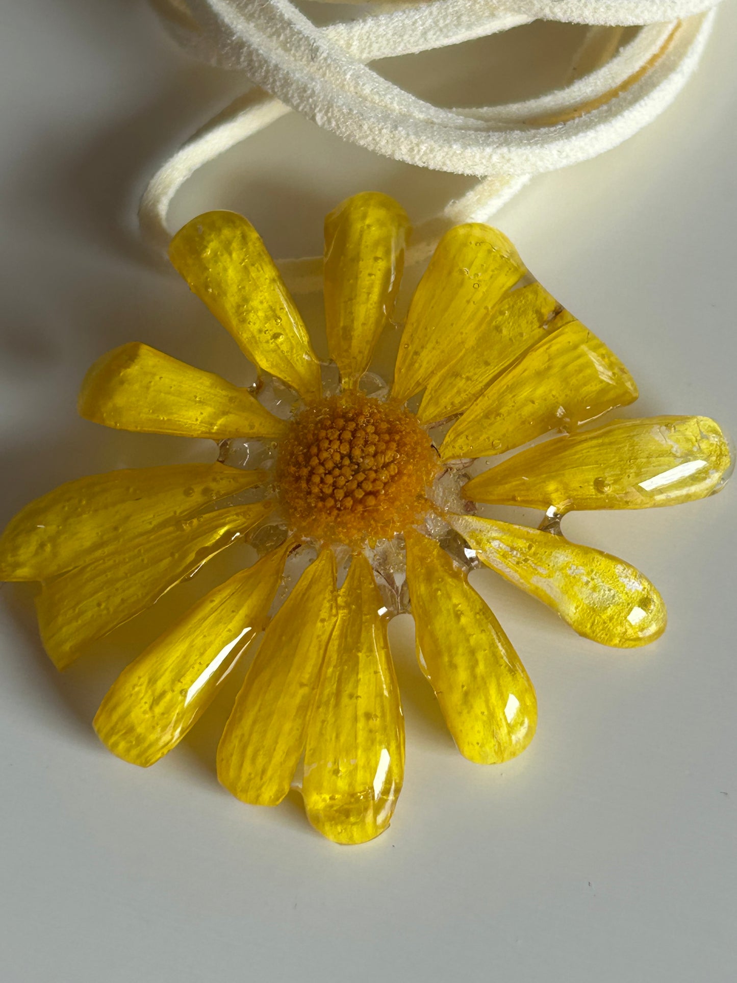 daisy choker