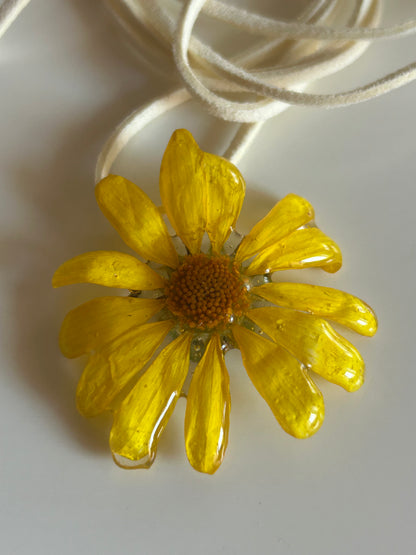 (small) daisy choker