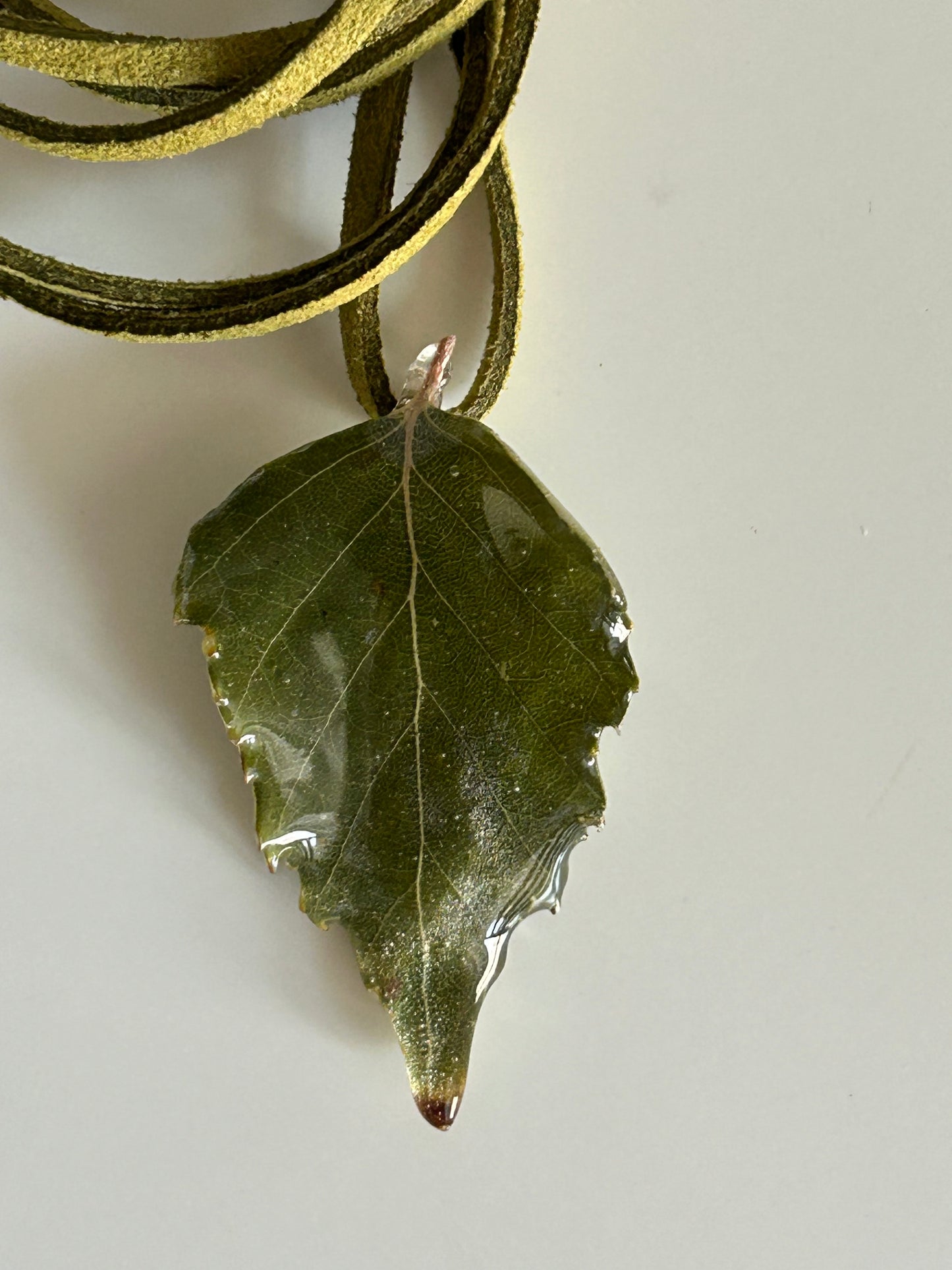 mini green leaf choker