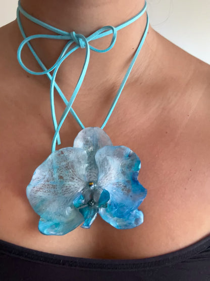 blue orchid choker (w/ extra string)